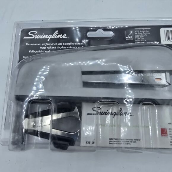 Swingline Desktop Stapler With 1250 Staples & Staple Remover - Picture 5 of 6